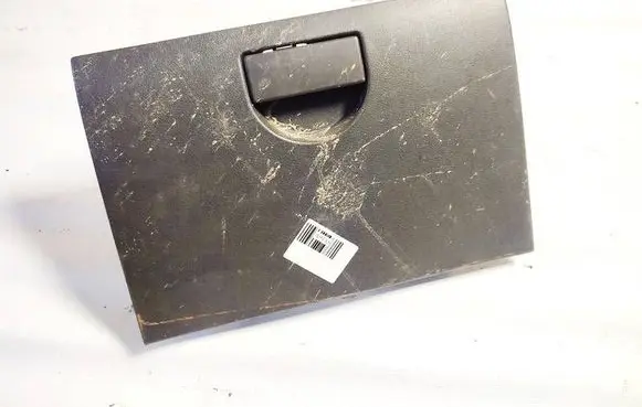 Jeep Patriot Glove box