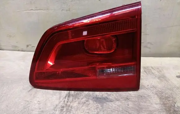 Volkswagen Touran II Tailgate rear/tail lights 1T0945094A