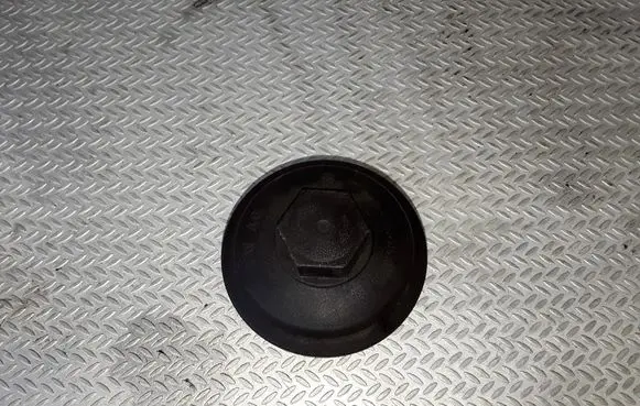 Skoda Octavia Mk2 (1Z) Oil filter cover 045115433B