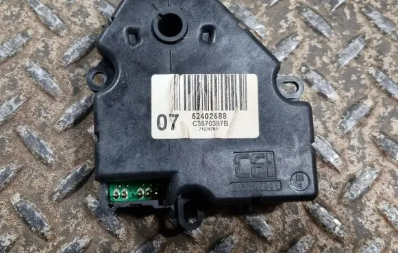 Cadillac Escalade Air flap motor/actuator 52402588