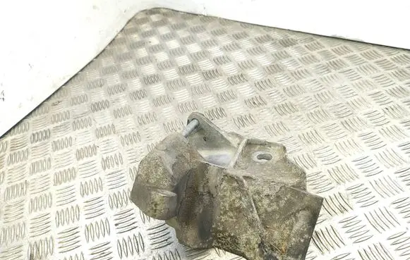 Volvo S60 Engine mounting bracket 6g926p096