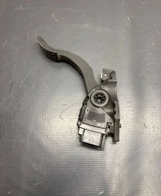 Volvo XC60 Accelerator throttle pedal 31329058 210201 6PV01083401
