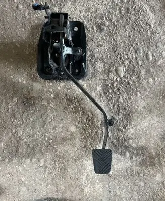 Peugeot 4007 Clutch pedal 