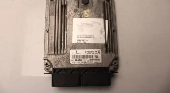 Maserati Quattroporte Engine control unit/module 670031516 670007174 0261S09248