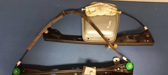 Volkswagen Golf VI Front door electric window regulator 1K5837462B