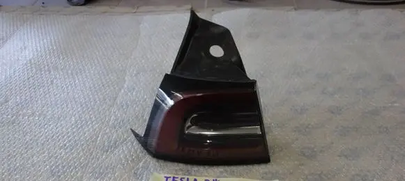 Tesla Model 3 Rear/tail lights 1077399 1077397