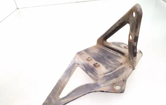 Engine mounting bracket
