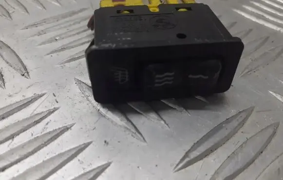 BMW 3 E36 Seat heating relay 1387917