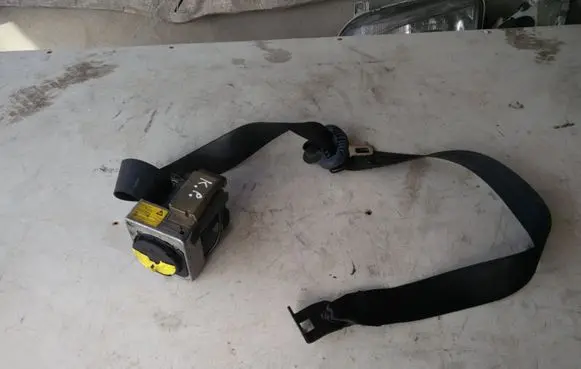 Skoda Octavia Mk1 (1U) Front seatbelt 1U4857701A041