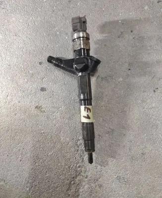 Nissan X-Trail T30 Fuel injector AW400AW4 09E12287