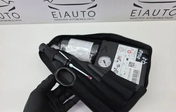 Audi Q2 - Tool set 5N0012615F 8E0012619A