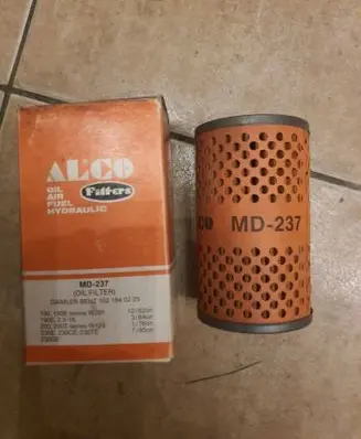 Mercedes-Benz 190 W201 Oil filter cover MD237 1021840225