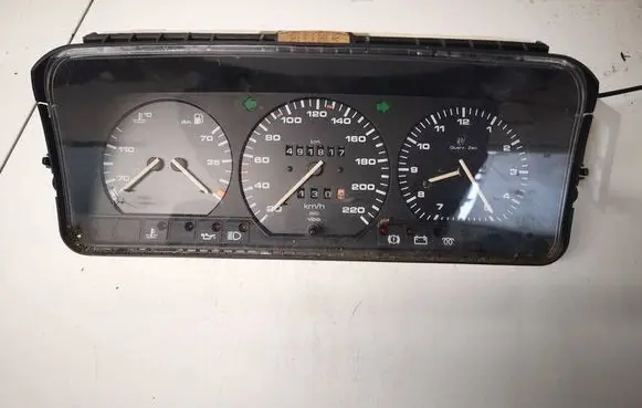 Volkswagen PASSAT B3 Speedometer (instrument cluster) 357919033LH 357919059AC