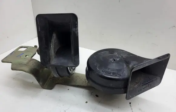BMW 5 E60 E61 Horn signal 0092018