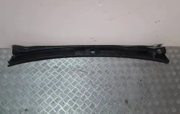 Mitsubishi Pajero Windshield trim