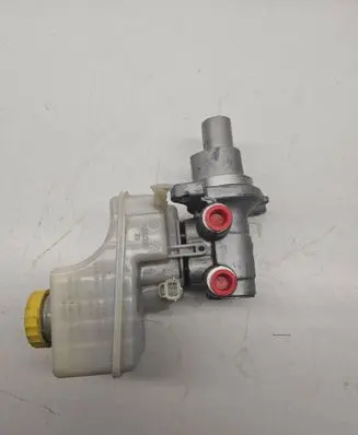 Dodge Challenger Brake fluid reservoir 6511