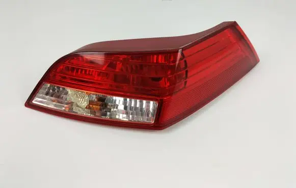 Tailgate rear/tail lights
