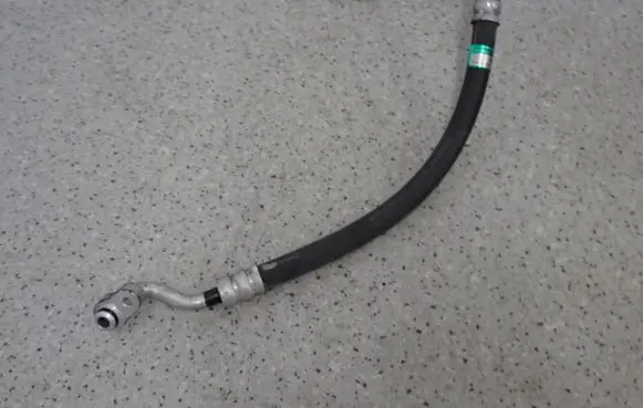 Suzuki Swift I Air conditioning (A/C) pipe/hose 9572062J00