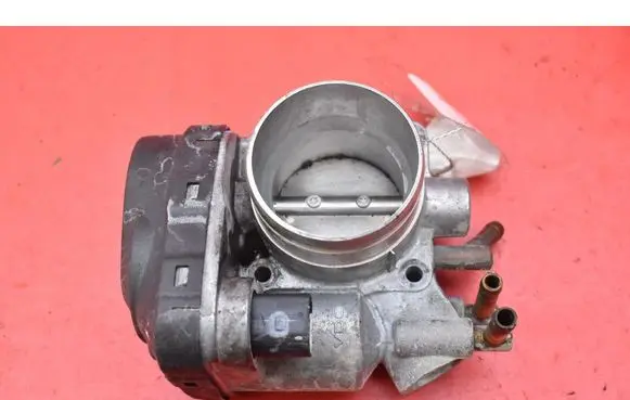 Volkswagen PASSAT B5.5 Throttle body valve 06A133062A