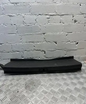 Trunk/boot sill cover protection