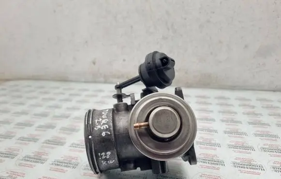 Volkswagen Touareg I EGR valve 070128070C