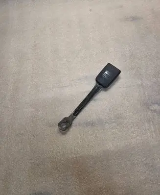 Audi A8 S8 D2 4D Front seatbelt buckle 4D0857755E 61728