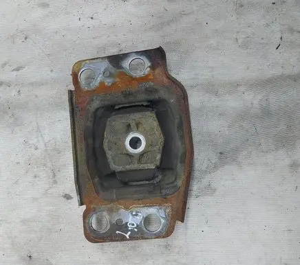 Engine mount bracket