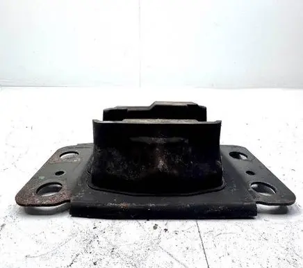 Ford Fusion II Engine mount bracket DG937M121