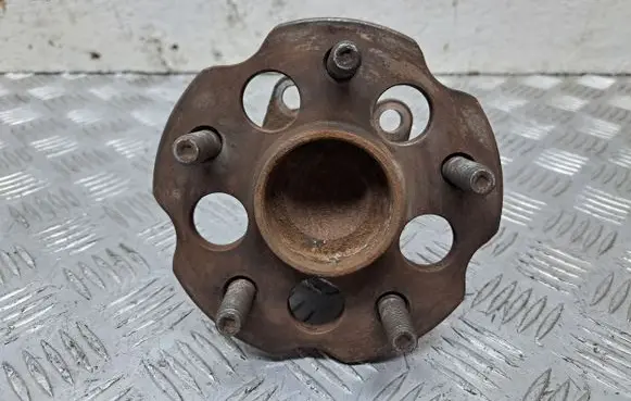 Toyota Verso Rear wheel hub 424500F020