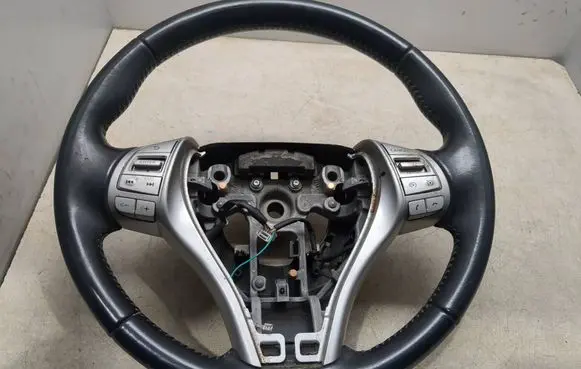 Nissan Pulsar Steering wheel 34220770B 160695024 484303ZL2C