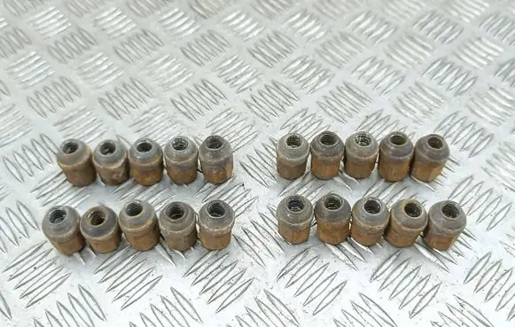 Toyota Avensis T270 Nuts/bolts 