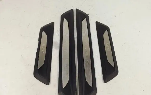 Front sill trim cover