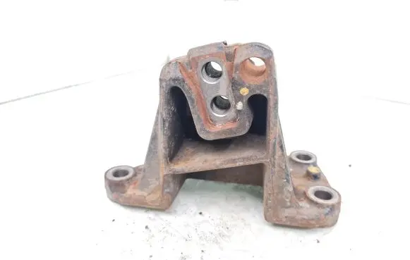Hyundai i30 Engine mounting bracket 303092