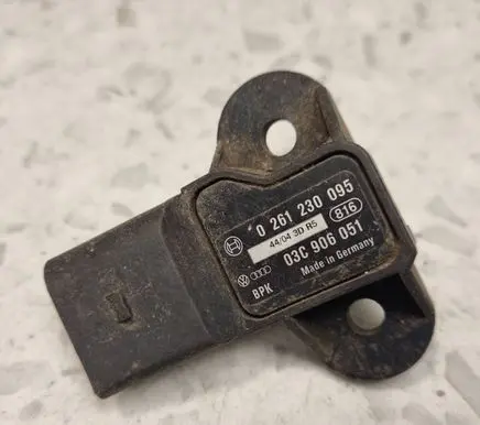 Skoda Octavia Mk2 (1Z) Air pressure sensor 03C906051 0261230095