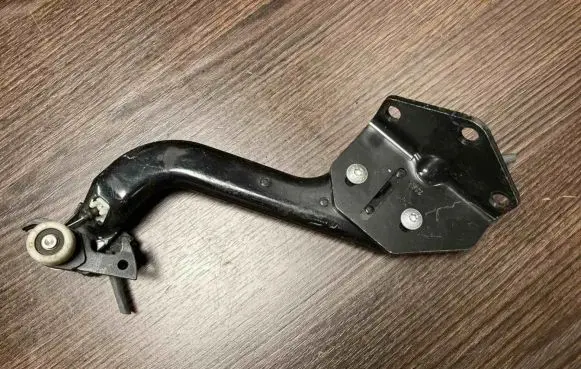 Mercedes-Benz Sprinter W901 W902 W903 W904 Sliding door lower roller guide/hinge A9065460561006