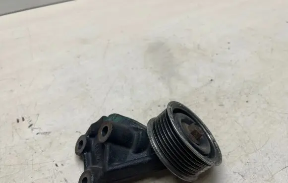 Honda Civic Engine mounting bracket
