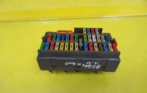 Citroen Berlingo Fuse box set 9568205480
