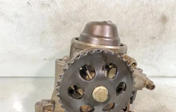 Skoda Fabia Mk2 (5J) Oil pump 03d115105g Azq
