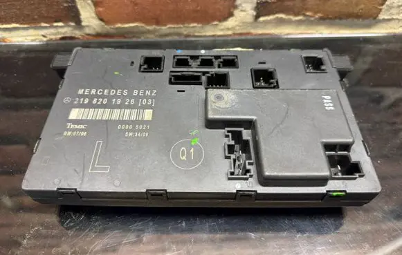 Mercedes-Benz CLS C219 Door control unit/module 2198201926 00005021