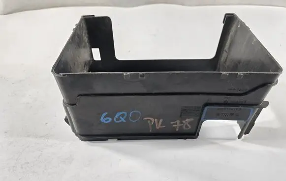 Volkswagen Polo IV 9N3 Battery box tray 6Q0915419B