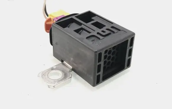 Audi A6 S6 C6 4F Battery relay fuse 4F0915519