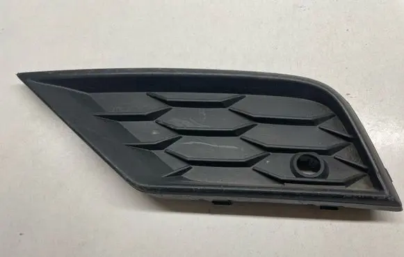 Volkswagen Tiguan Front bumper lower grill 5NA853665A
