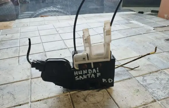 Hyundai Santa Fe Front door lock