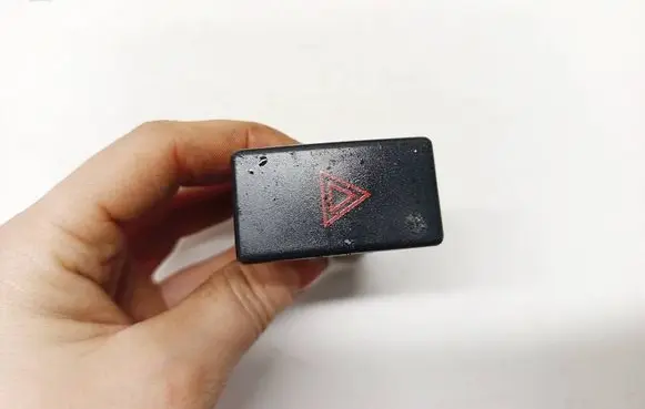 Toyota Avensis T250 Hazard light switch 157963 tr9503