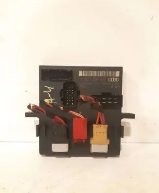 Audi A4 S4 B7 8E 8H Comfort/convenience module 8E0907279L