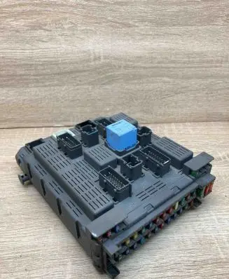 Peugeot 607 Fuse module 9643577180
