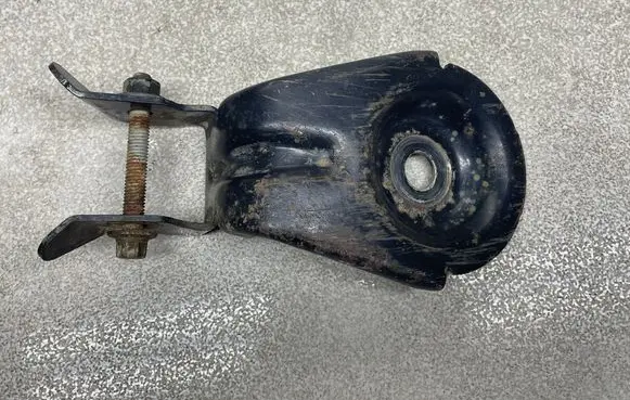 Opel Insignia A Radiator mount bracket 13271583