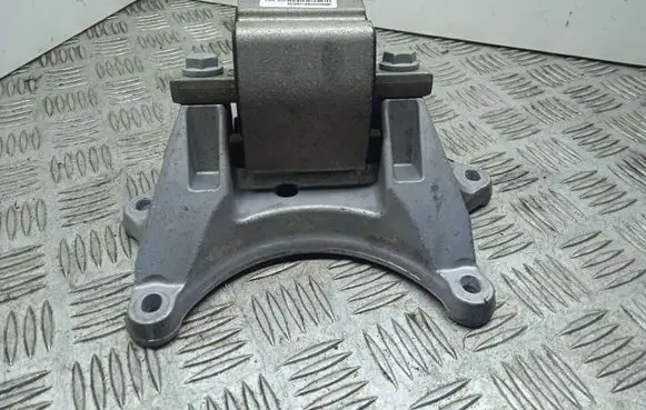 Mercedes-Benz C AMG W205 Gearbox mount A2052405700