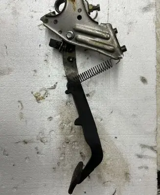 Toyota Avensis T250 Brake pedal 