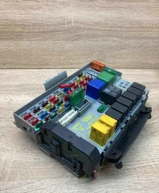 Opel Zafira A Fuse module 24412497